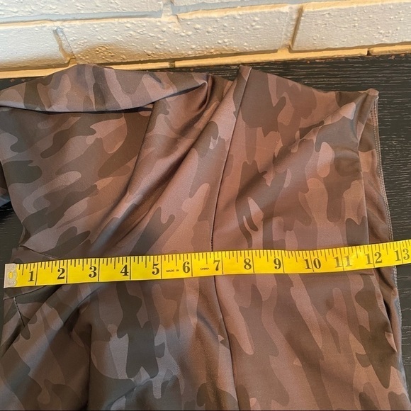 Onzie Flow High Rise Leggings M/L Medium Large Green Camouflage Camo Full Length - Picture 8 of 8